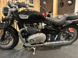 
										Triumph Bonneville Speedmaster total									