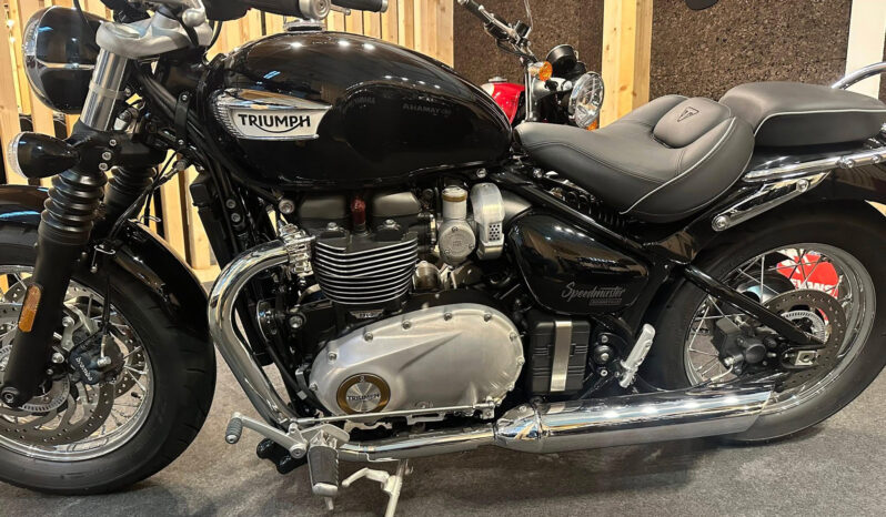 
								Triumph Bonneville Speedmaster total									