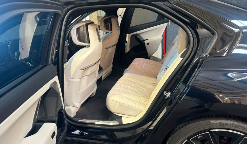 
								BMW 750e xDrive Pack Desportivo M Pro total									
