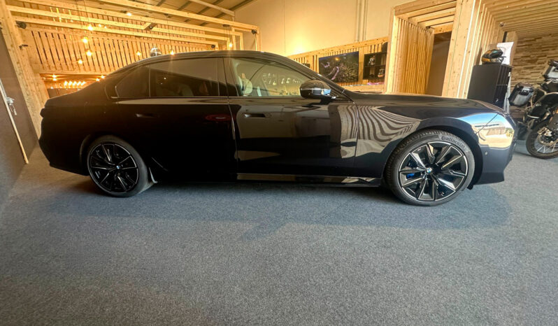 
								BMW 750e xDrive Pack Desportivo M Pro total									