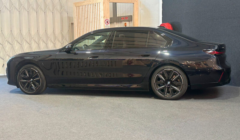 
								BMW 750e xDrive Pack Desportivo M Pro total									