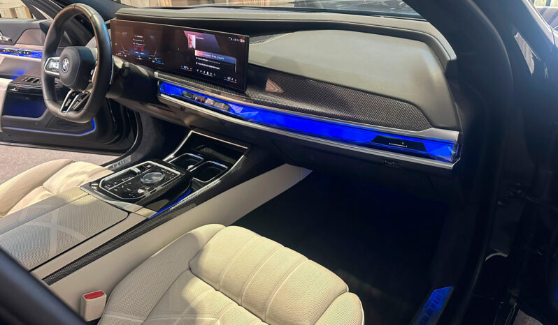 
								BMW 750e xDrive Pack Desportivo M Pro total									