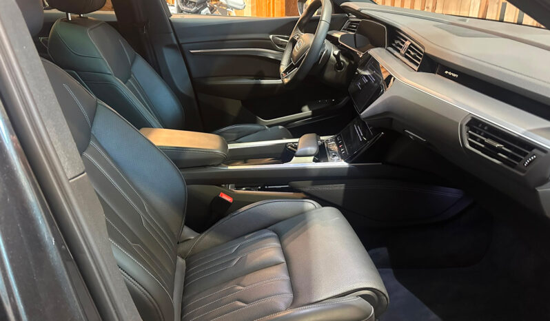 
								Audi Q8 e-tron Sportback 55 quattro S line total									