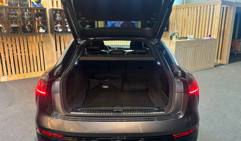 
								Audi Q8 e-tron Sportback 55 quattro S line total									
