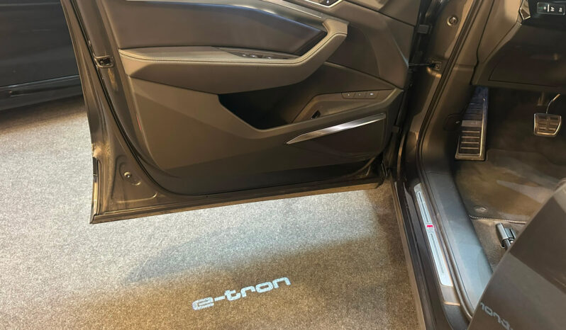 
								Audi Q8 e-tron Sportback 55 quattro S line total									