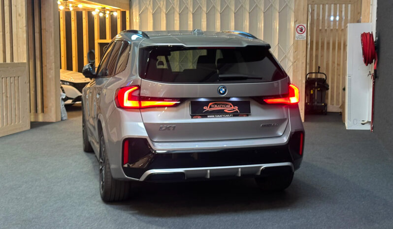 
								BMW iX1 eDrive20 Pack Desportivo M total									