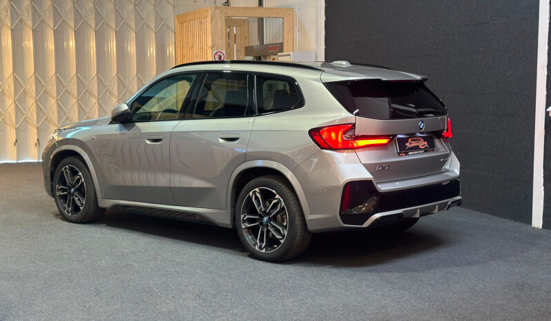 
								BMW iX1 eDrive20 Pack Desportivo M total									