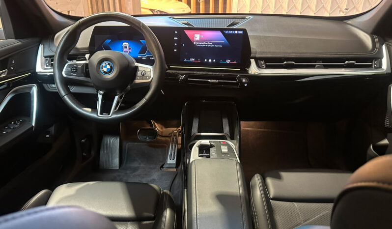 
								BMW iX1 eDrive20 Pack Desportivo M total									